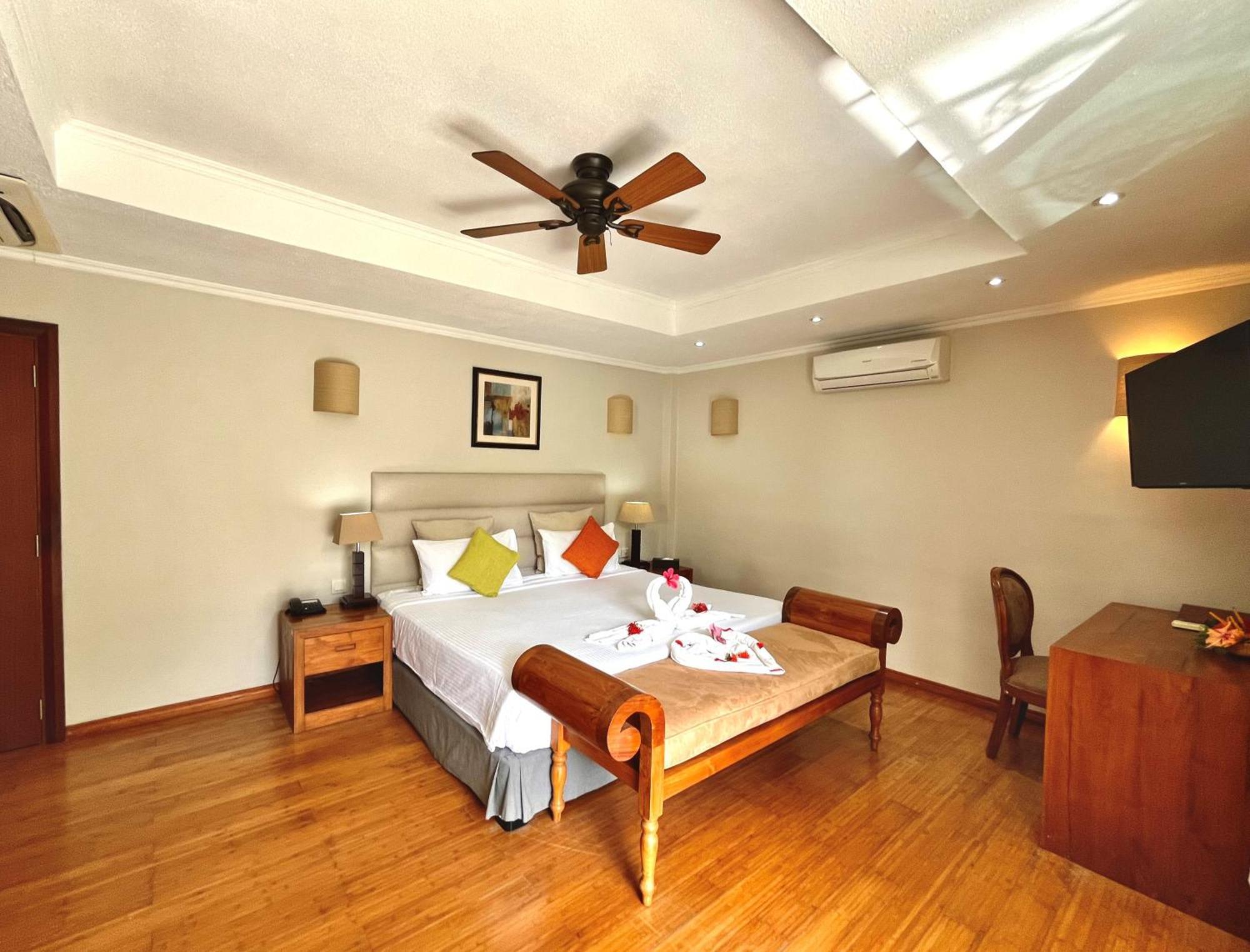 Crown Beach Hotel Seychelles Pointe Au Sel Exterior photo