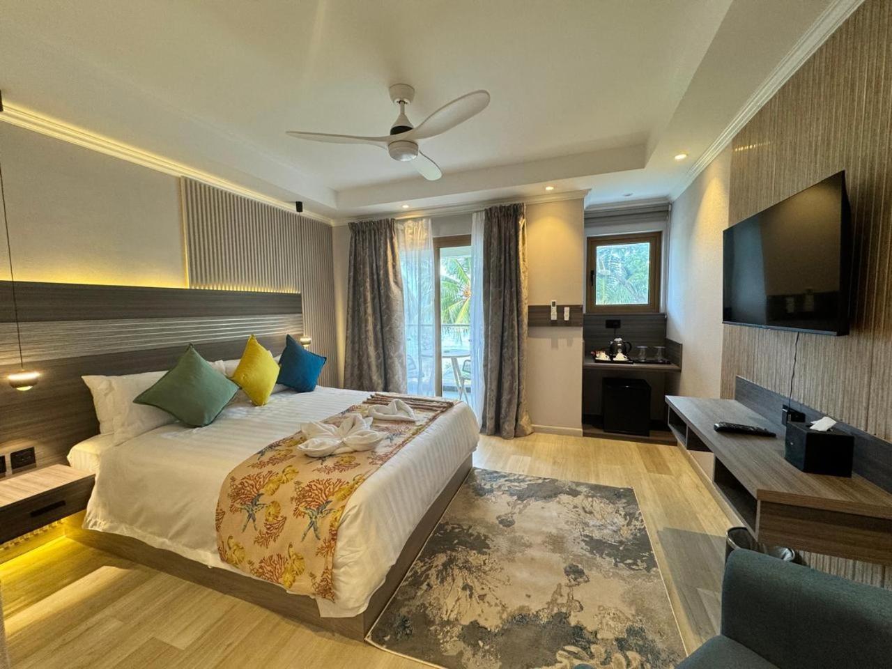 Crown Beach Hotel Seychelles Pointe Au Sel Exterior photo