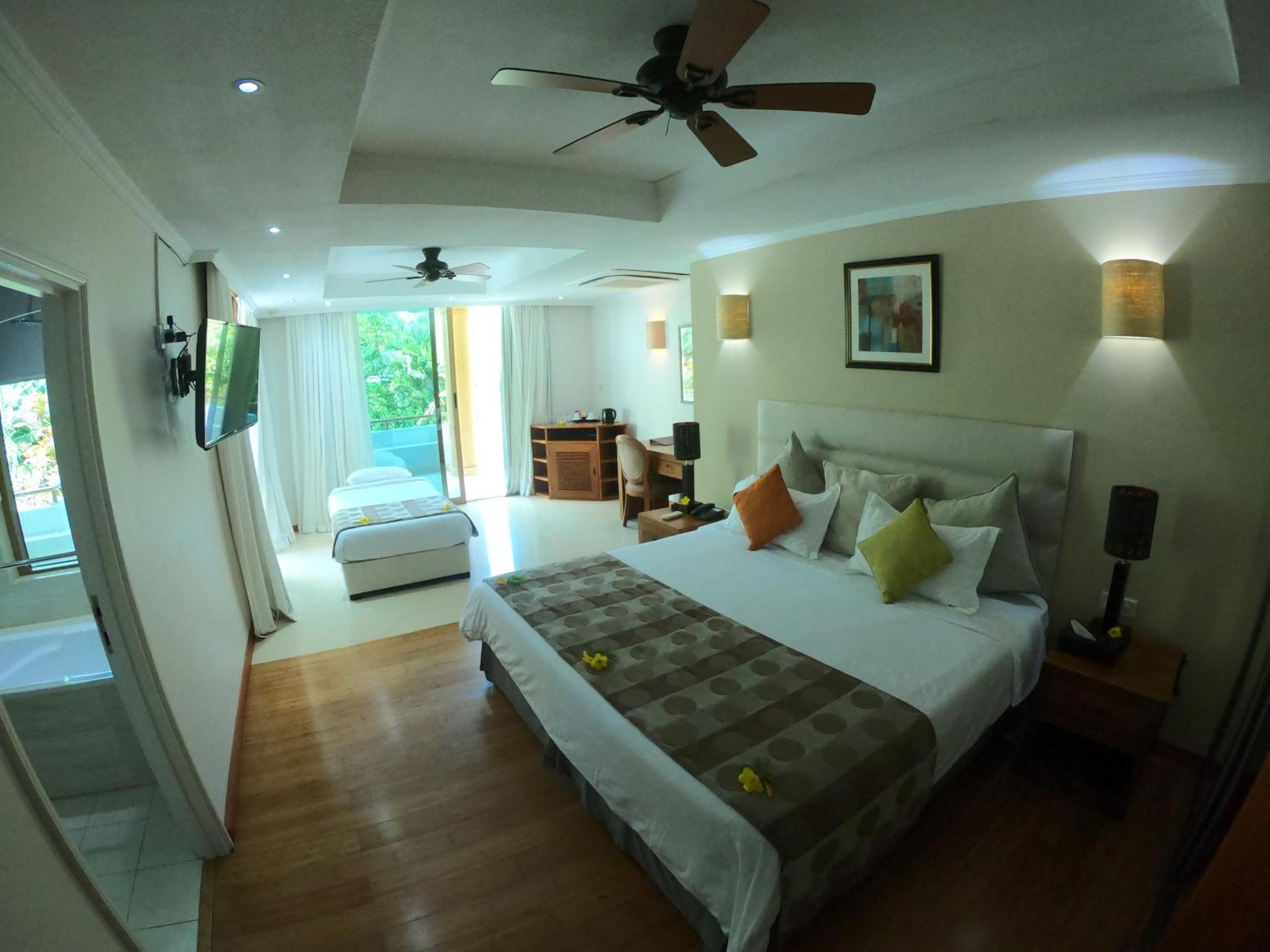 Crown Beach Hotel Seychelles Pointe Au Sel Exterior photo