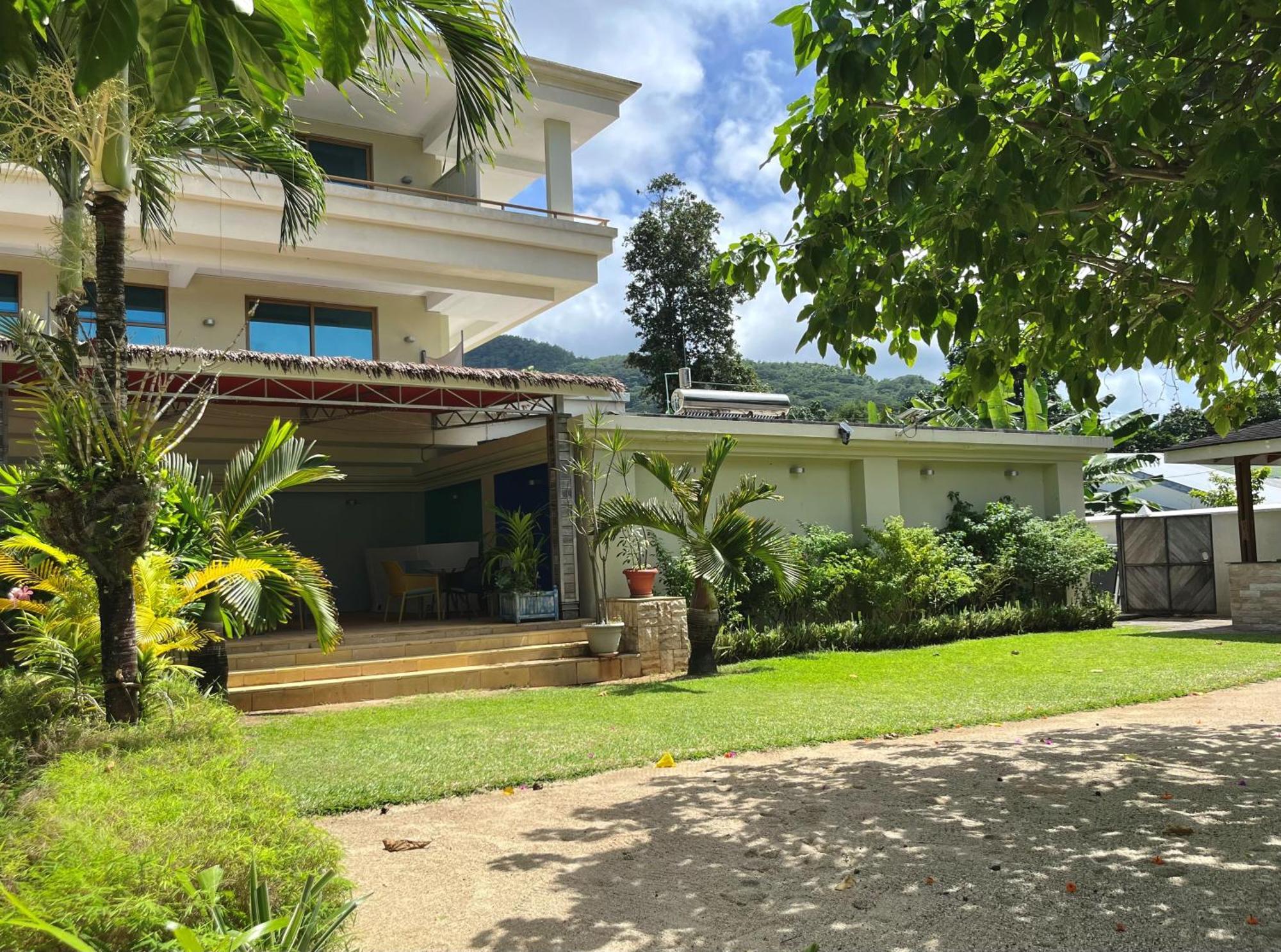 Crown Beach Hotel Seychelles Pointe Au Sel Exterior photo