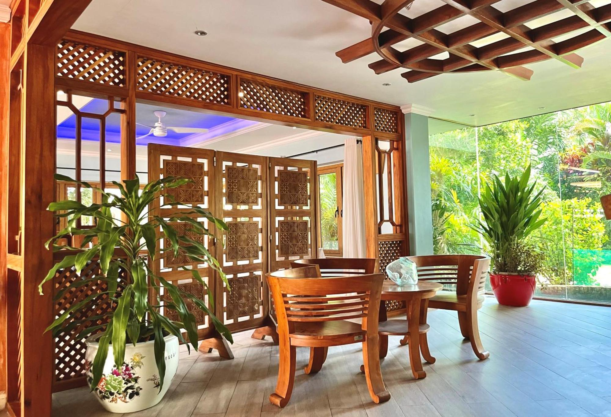 Crown Beach Hotel Seychelles Pointe Au Sel Exterior photo